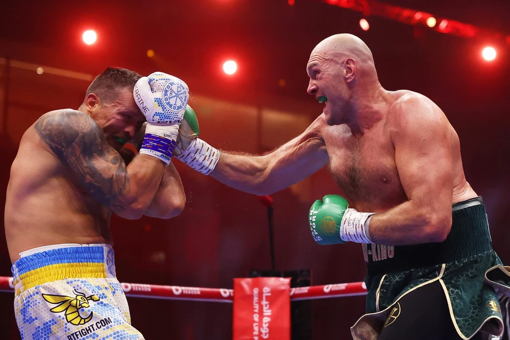 usyk-thang-fury-04-221-jpg Usyk thắng Fury 04.jpg