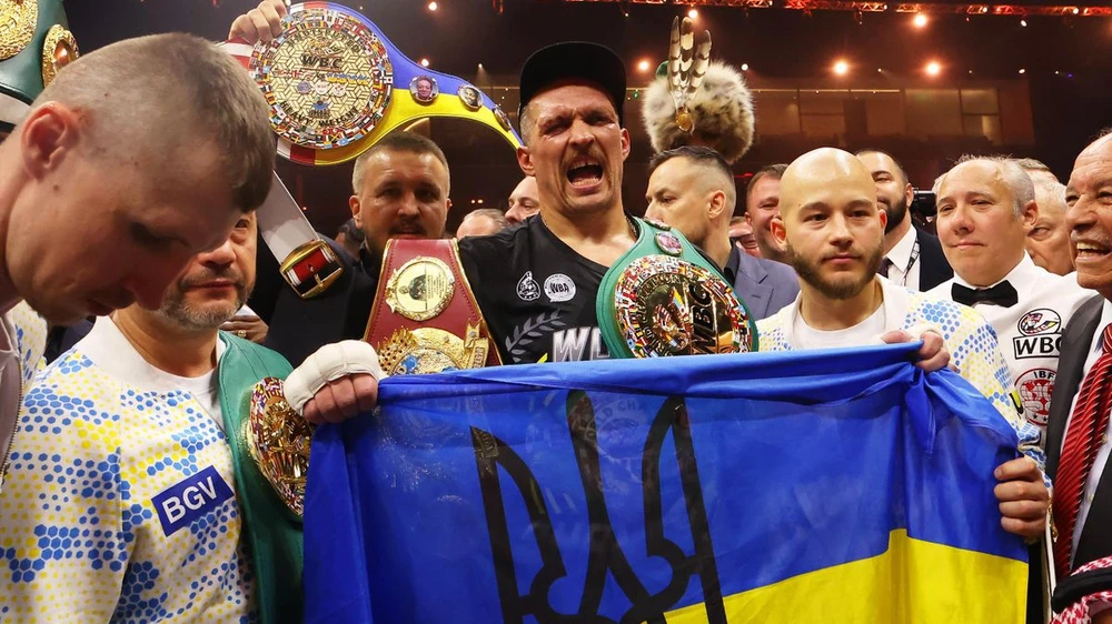 usyk-thang-fury-05-4925-jpg Usyk thắng Fury 05.jpg